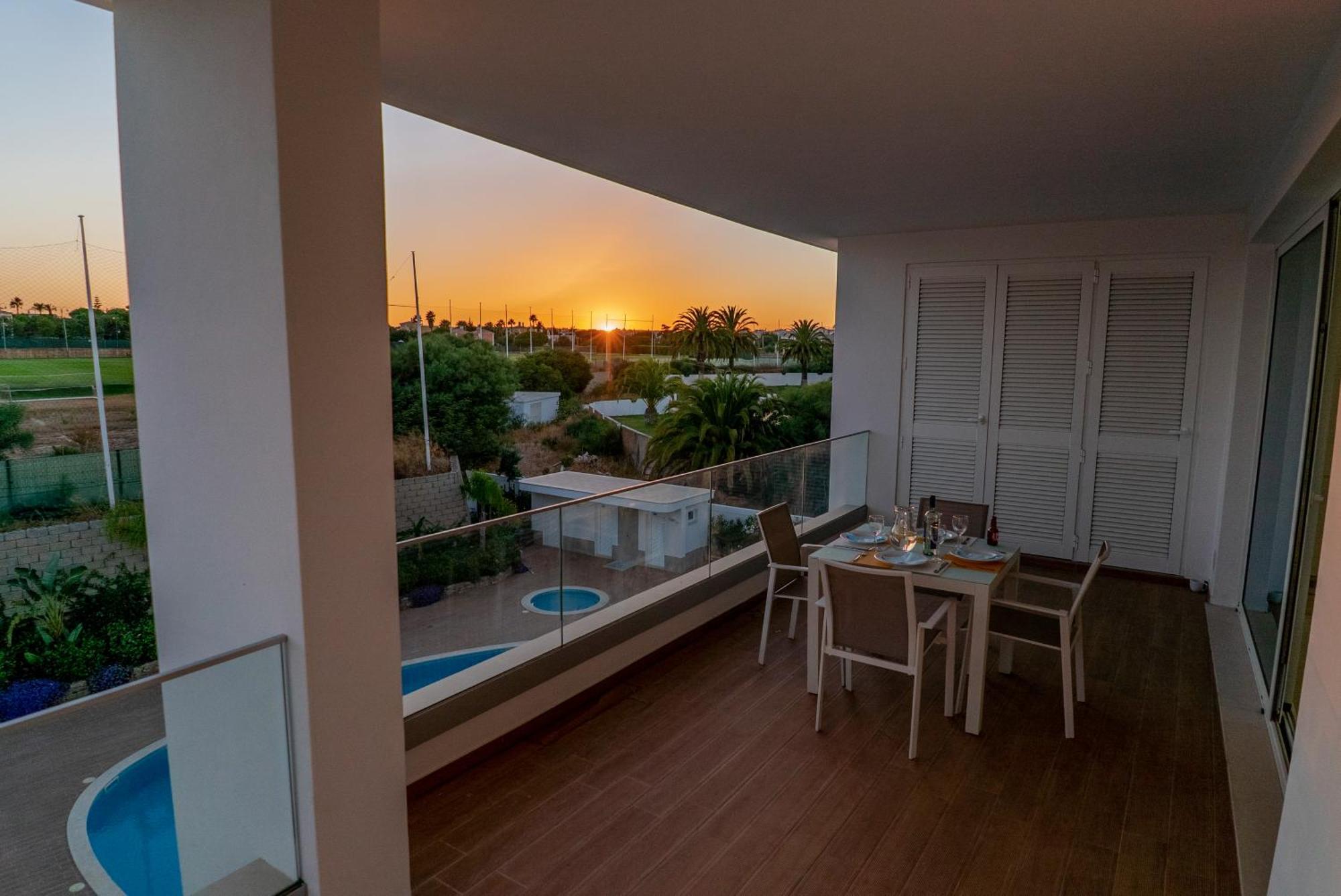 Sunset Condominium Lagos Esterno foto